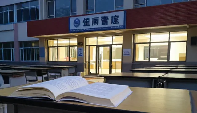 家具选型需结合使用场景与限制条件
